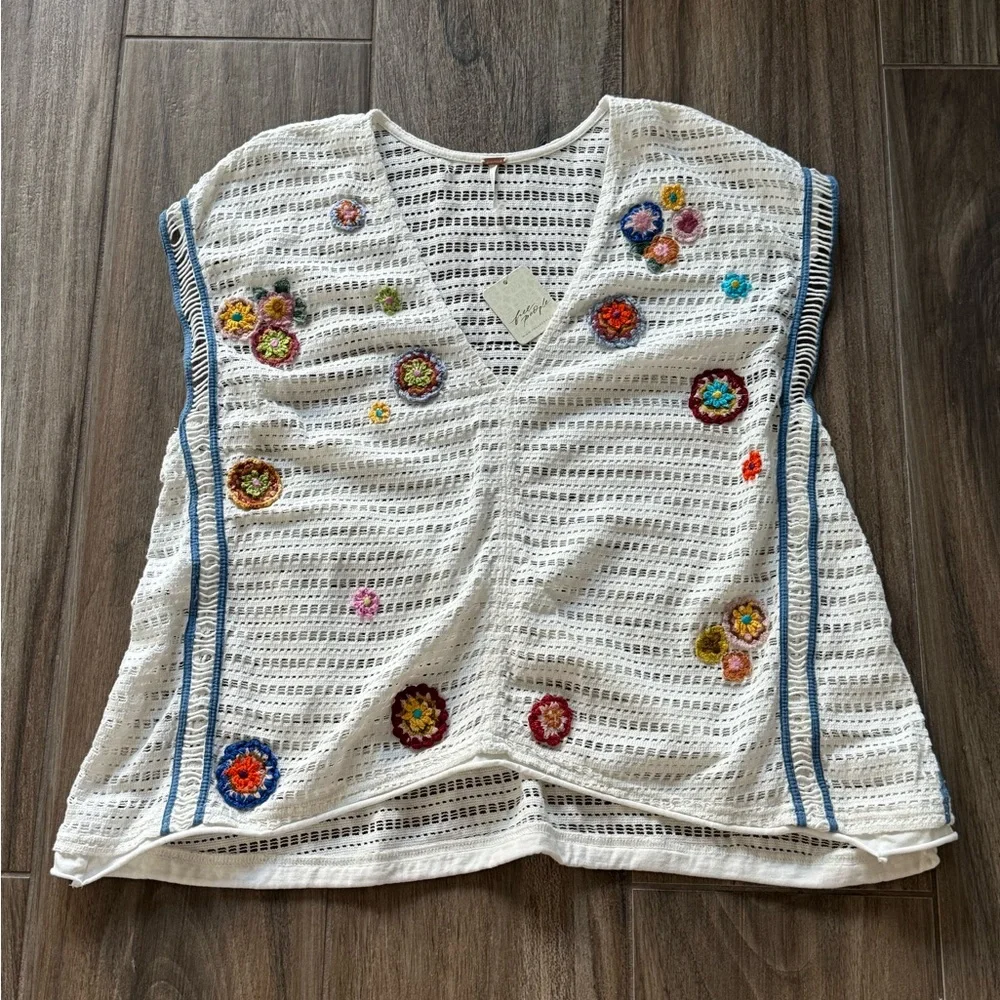 Free People Seaside Walk Top. NWT. Crochet. Appliqués. Wmn’s Sz XS. - Picture 3 of 11